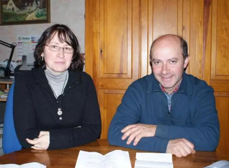 Jean-Luc et Joëlle Tourreix en Earl de l'Echarme, à Gelles sur la Pra Dôme-Hautes-Combrailles, élèvent 620 brebis sur 62 ha.