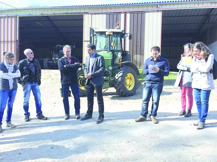 Lancement du Comité départemental Bio du Puy de Dôme la semaine dernière, sur l’exploitation de Jean Michel Cellier, agriculteur bio, en présence de Dominique Despras, conseiller régional délégué à l’AB,  et Caroline Bevillard, conseillère régionale.