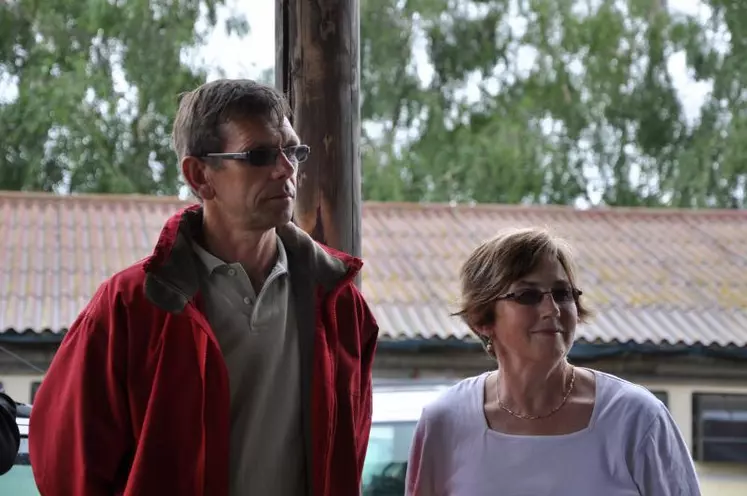 Antoine et Geneviève, éleveurs de volailles livrant à Doux, affichent une créance de plus de 20.000 euros.