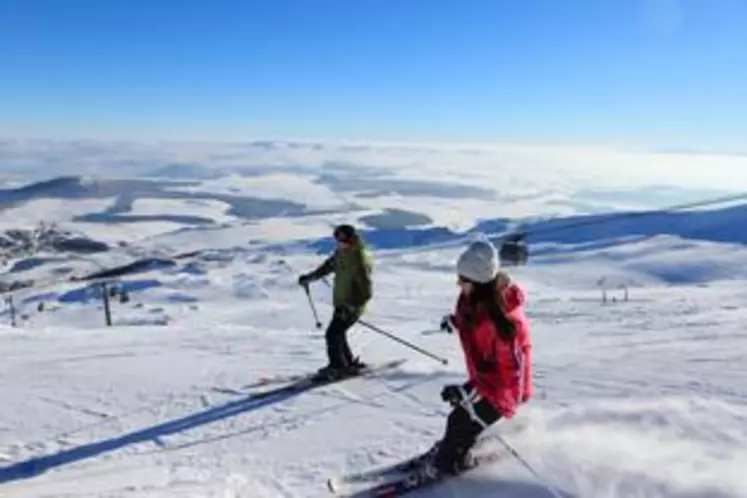 La neige est au rendez-vous, c’est parti pour la saison d’hiver 2017/2018 dans les stations du Massif du Sancy !