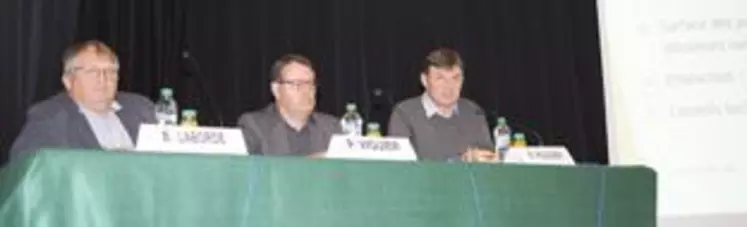 Benoît Laborde, vice-président AGPM maïs semences et Pascal Viguier, président de Limagrain, aux côtés de Régis Rougier, président du Syndicat des des producteurs de semences de maïs.
