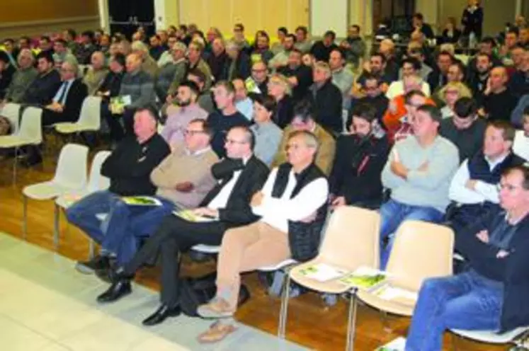 Salle comble à Ennezat pour participer aux travaux de l’assemblée générale du Syndicat des producteurs de
semences de maïs, le 28 février.