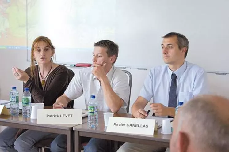 A la tribune : la Présidente Michèle Boudoin Delesvaux, le Secrétaire général Patrick Levet et le Chef du Service Economie Agricole de la DDT, Xavier Canellas.
