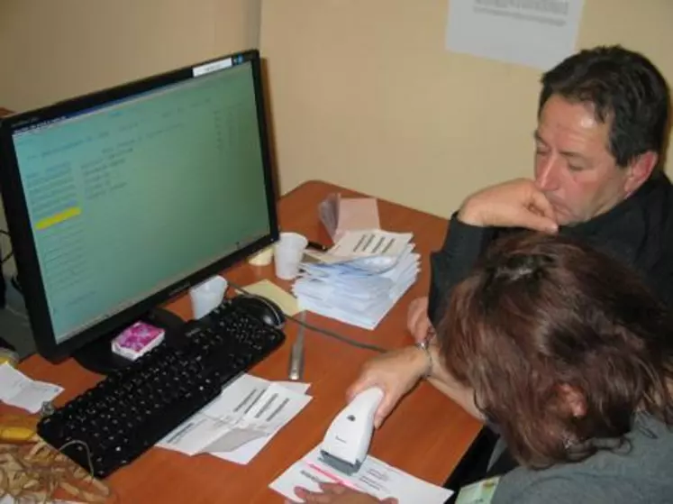 Le dépouillement des votes MSA 2010 et les saisies informatiques se sont poursuivis jusque tard dans la soirée du 26 janvier.