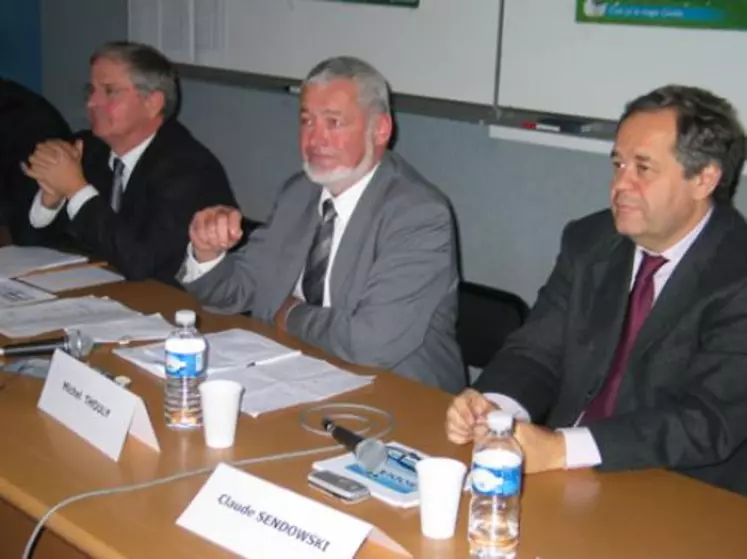 Gérard Budin, Michel Thouly et Claude Sendowski ont procédé au changement statutaire de la « Coopérative laitière Riches monts »  qui devient « Section Auvergne Sodiaal », lors d’une assemblée générale extraordinaire.