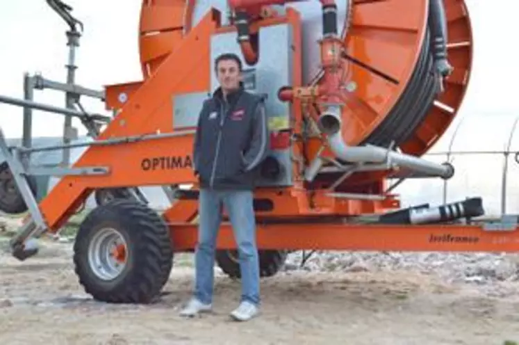 Florian Bicard, jeune agriculteur à Saint-Ignat s’est installé grâce à l’irrigation qui lui a donné accès au contrat de maïs semence.