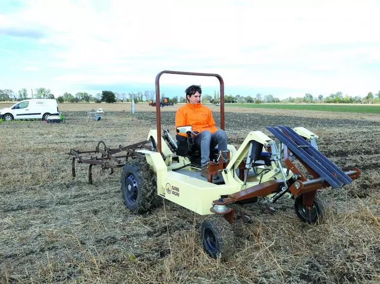 Le tracteur électrique de l'entreprise puydômoise Sabi Agri a été pensé pour préserver les sols sans oublier le confort de travail.