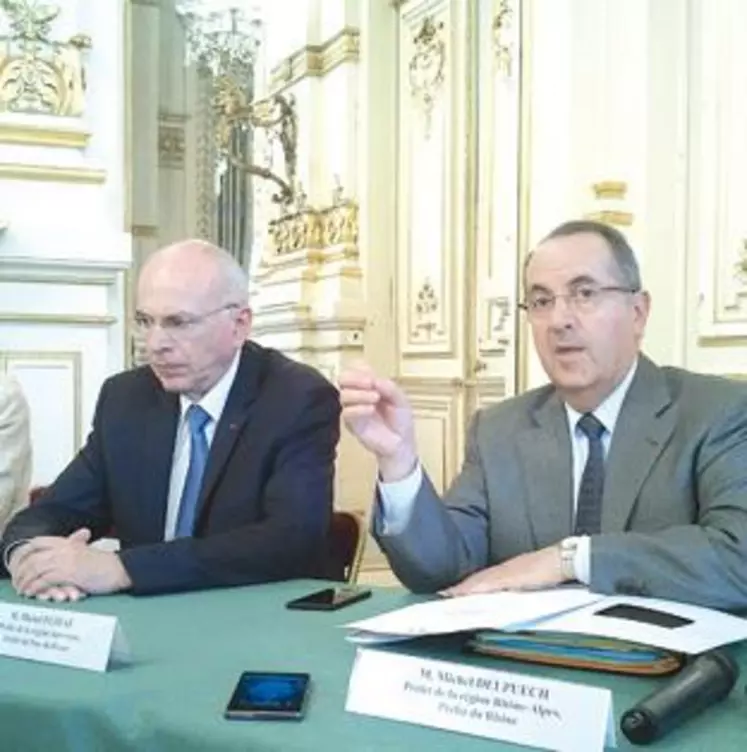 Michel Delpuech, préfet de Rhône-Alpes mènera la préparation de la fusion de Rhône-Alpes Auvergne en tant que préfet préfigurateur en partenariat avec Michel Fuzeau, préfet d’Auvergne (à droite).