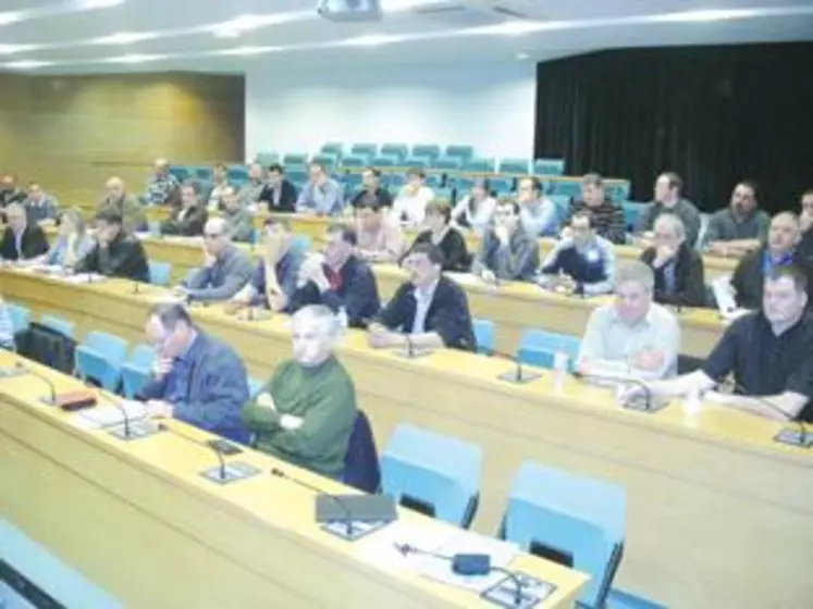 A l’invitation de Jean-Paul Thénot, la section bovine de l’Udsea a participé activement à la tournée des administrateurs de la Fnb, aux côtés des sections de l’Auvergne, du Limousin et du Centre.