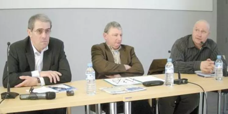 Patrick Trillon et Pascal Servier ont réaffirmé la nécessité d’une unité syndicale au sein de la Fnsea et de la Fdpl pour peser dans les négociations interprofessionnelles, en présence d’Henri Brichart (au centre).