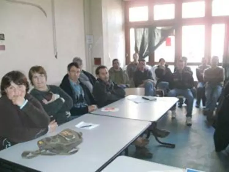 « Quand l’Inao statuera-t-elle sur notre demande de rester dans la zone Bleu d’Auvergne Aop ? Nous ne voulons pas dépendre uniquement que du beurre-poudre » s’inquiètent les producteurs de la plaine de la Dore.