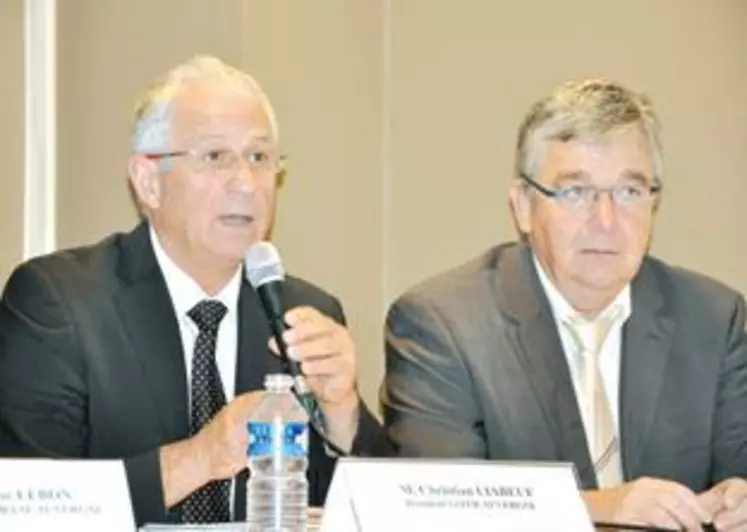 Christian Liabeuf et Gilbert Allard, président et directeur de la Safer Auvergne.