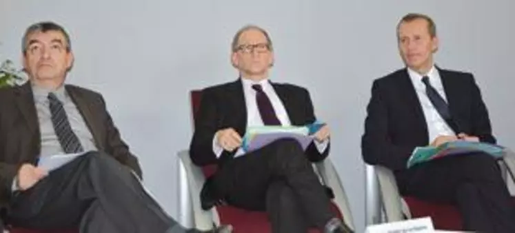 De gauche à droite : Jean-Claude Guillon, président de l’URIAA, Eric Delzant, préfet de Région et Guillaume Garot, ministre délégué en charge de l’Agroalimentaire.