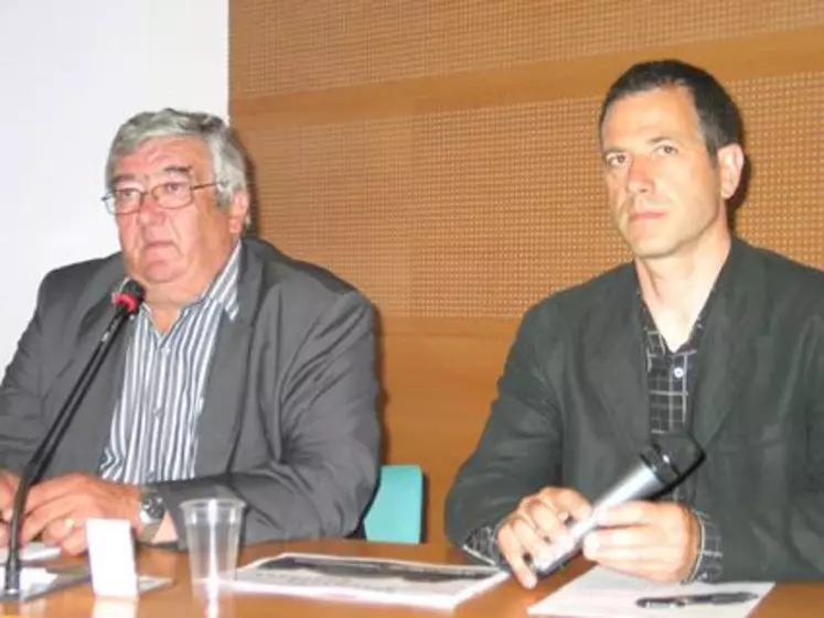 Roger Serre, président du GDS du Puy-de-Dôme  et Christophe Ayral, directeur vétérinaire