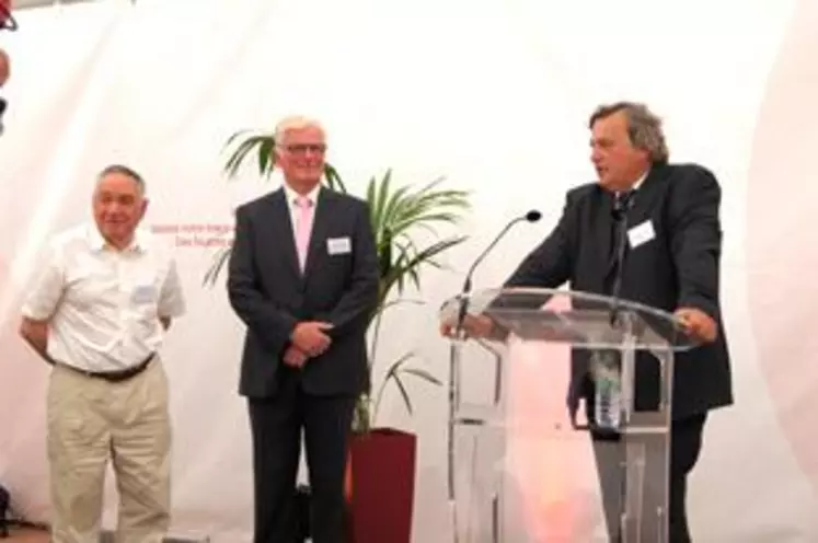 Lors de l’inauguration des 50 ans de Limagrain au Domaine de Mons, Jean-Yves Foucault a rendu hommage à ses deux prédécesseurs directs, Jean-Marie Crochet et Pierre Pagesse qui ont œuvré dans la continuité à faire du Groupe ce qu’il est aujourd’hui.