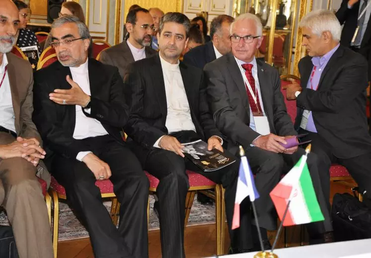 Conférence de presse du Sommet de l'élevage dans les appartements de l'ambassadeur d'Iran en France.