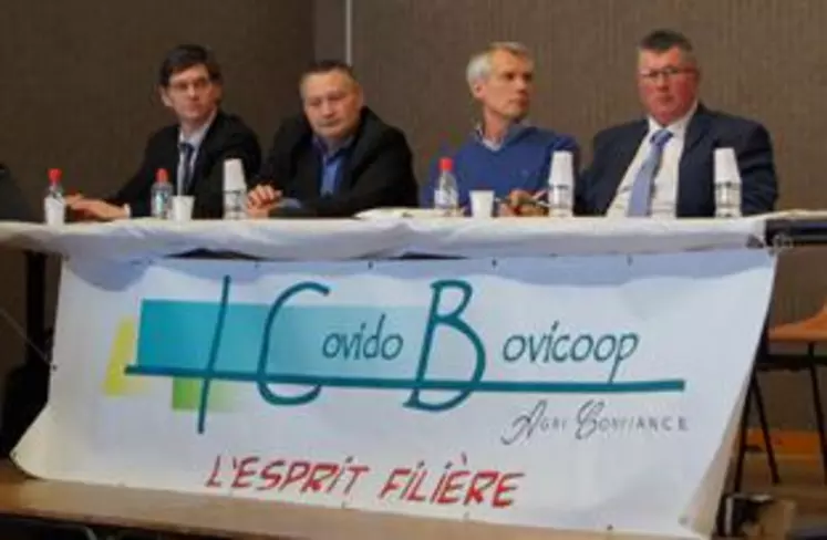 De droite à gauche, Jean-Luc Desnoyer, président de Covido-Bovicoop, Jean-Yves Besse, directeur et Philipe Dumas, président de Sicarev ont fait le point sur la campagne 2015.