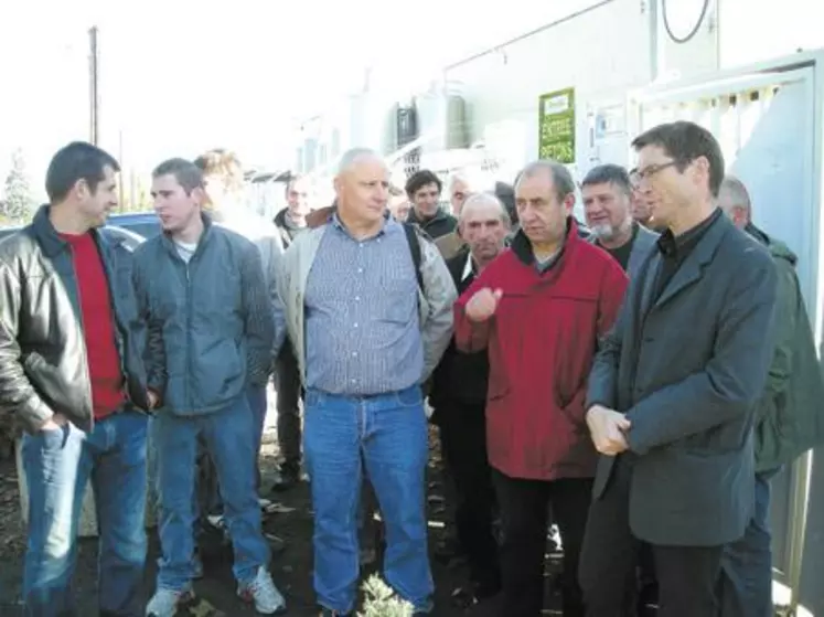 Pascal Servier, président de la FDPL, a conduit une délégation d’une vingtaine de producteurs auprès de Sodiaal.