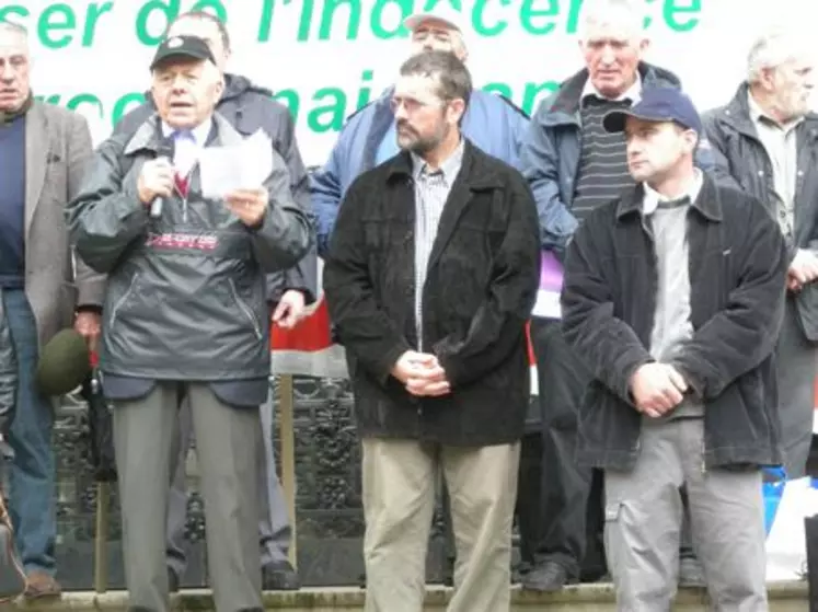 Trois générations au rendez-vous : le président des anciens, Claude Berger, celui des actifs d’Auvergne, Michel Leblay et le représentant des JA, Jean-Julien Deygas (43).