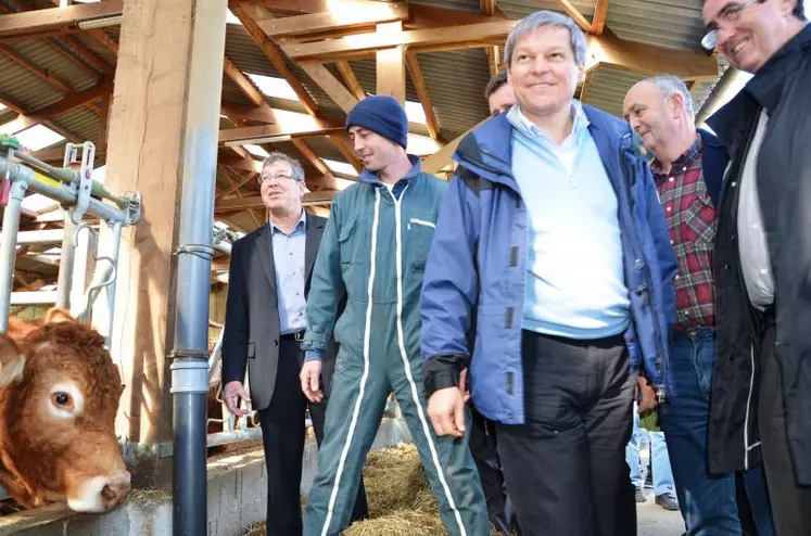 Dacian Ciolos, Commissaire européen à l'agriculture a visité une exploitation dans le Cantal avant de se rendre en Corrèze.