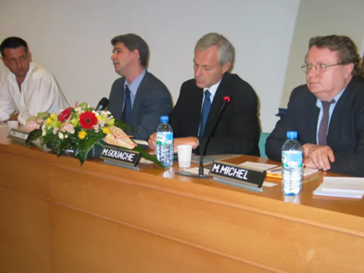Bruno Chaput a accueilli Frédéric Charillon, Jean-Christophe Gouache et Thierry Michel lors de la première conférence.