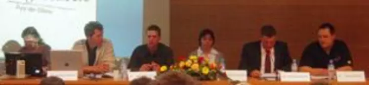 Rachel Quiquerro, secrétaire générale adjointe de JA national participait aux travaux de l’assemblée générale de JA Puy-de-Dôme. Elle est aux côtés de Sébastien Vidal, Patrick Levet, Stéphane Thouly et Cédric Monier, nouveau secrétaire général.