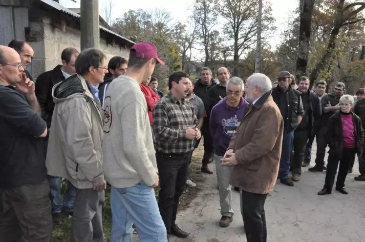 Pascal Lerousseau, président de la FDSEA 23, Serge Martinat et Claude Serra, préfet de la Creuse, ont évoqué les dégâts constatés sur le secteur.