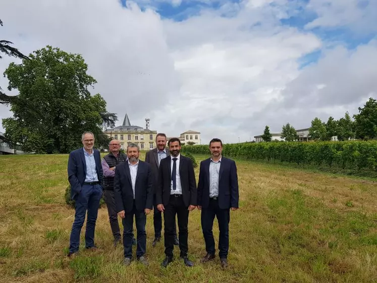 Les trois anciens présidents des Fredon et les membres du comité de direction.