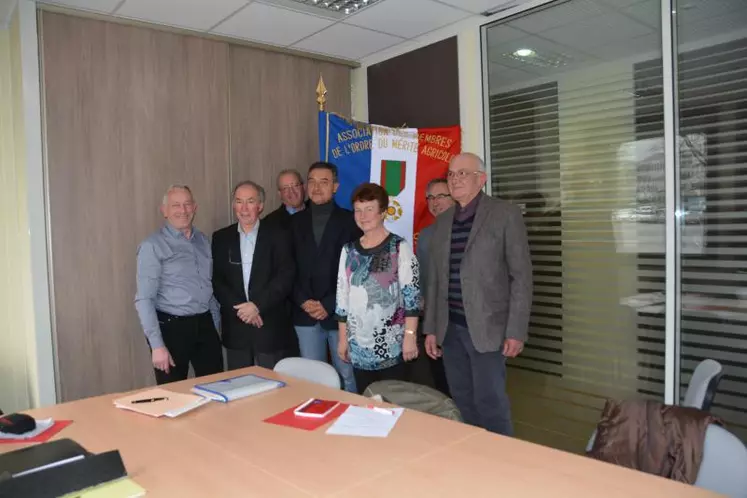 Mme Gounaud entourée du bureau de l’Amoma.