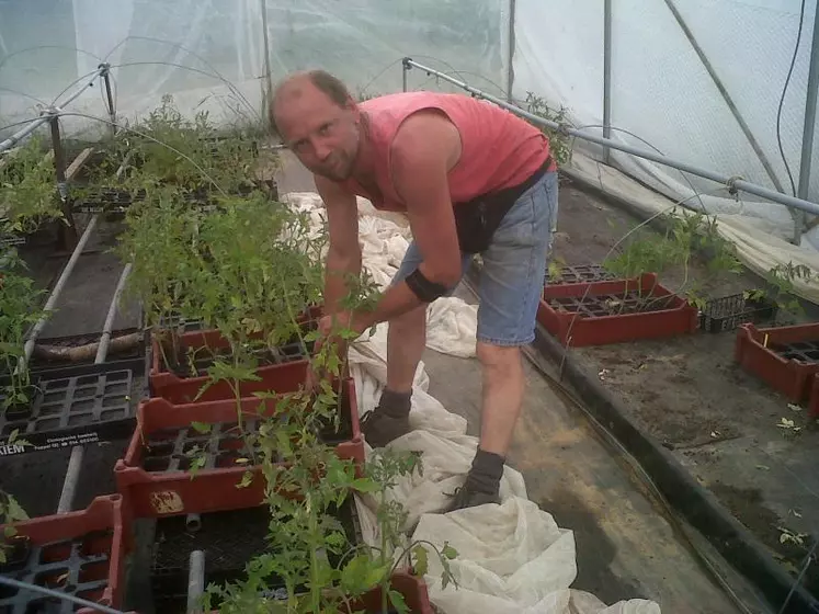 Filip Claes est maraîcher en agriculture biologique à Chambonchard.