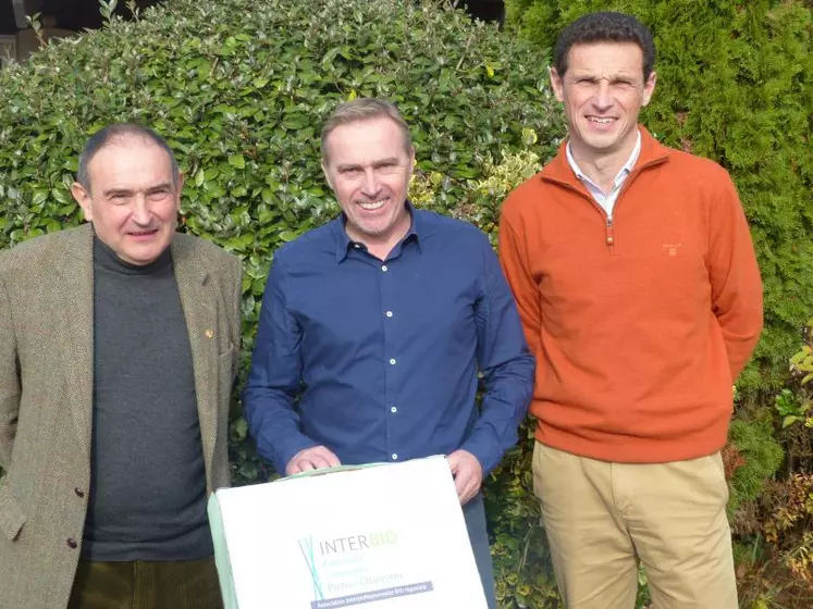 Aux côtés du président d’Interbio Aquitaine-Limousin- Poitou-Charentes Philippe Lassalle Saint Jean, ses deux vice présidents Jean Maison et Edouard Rousseau.