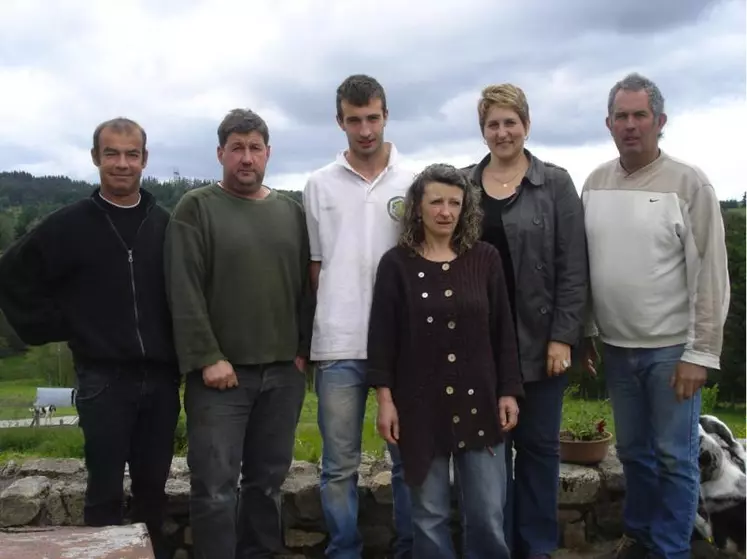 De droite à gauche : Jean-Louis Bonifas, Carole Sidoux, Victorien Bonifas, Frédéric Magliocco et Laurent Decadi, devant : Régine Bonifas.