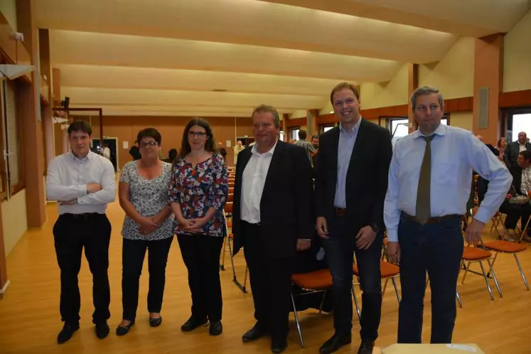 De gauche à droite : Damien Demarigny (DLF), Martine Laporte (PS), Laurence Pache (FI), Jean-Baptiste Moreau (REM), Jérémy Sauty (LR) et Martial Maume (FN)