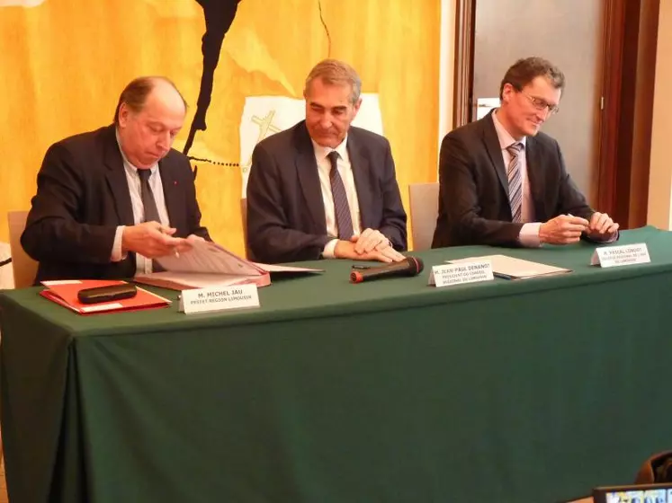 De gauche à droite, Michel Jau, préfet de région, Jean-Paul Denanot, Président de région et Pascal Londot, délégué régional de l’ASP de Limousin.