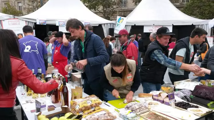 Les consommateurs parisiens ont pu apprécier les produits issus de toutes les régions de France en discutant avec leurs producteurs.