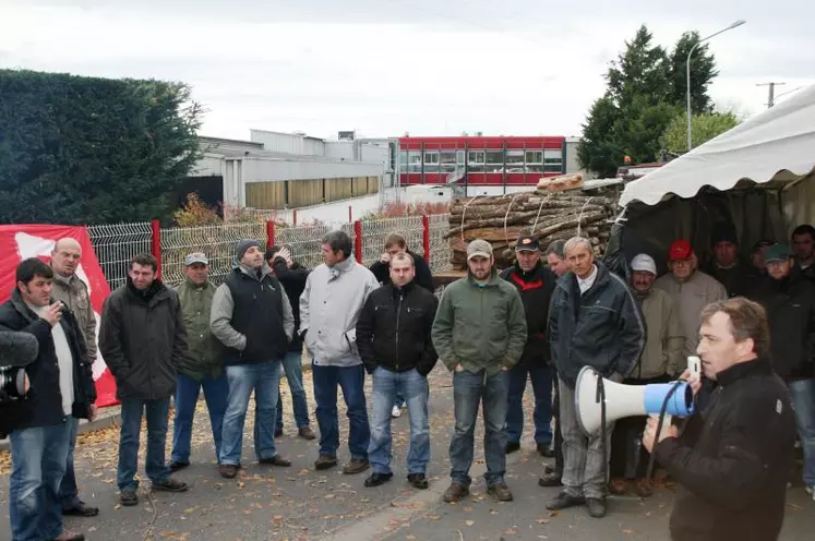 En 2010, les éleveurs du Massif central avaient bloqué durant trois jours plusieurs site du groupe Bigard, dont l’abattoir de Villefranche dans l’Allier.