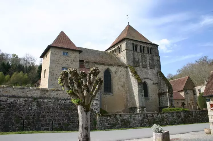 L'émission a choisi de mettre en valeur les boiseries de l'abbaye, qualifiée de "bijou" par les professionnels du voyage de l'émission.