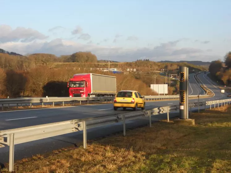 Les routes creusoises comptent 14 radars automatiques, dont 3 discriminants. Ici celui de l'aire de l'Espérance sur la RN 145.