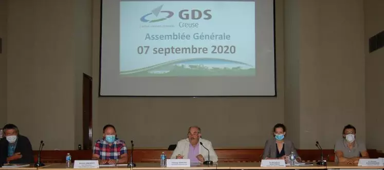 À la tribune de cette AG de GDS Creuse, se trouvaient autour du président Philippe Monteil, le Dr Bénédicte Martineau, cheffe de service de la DDCSPP, Nicolas Simonnet, vice-président du Conseil Départemental, Yves Henry, président du Comité d’orientation de l’élevage de la Chambre d’Agriculture et le Dr Nicolas Athanassiadis, président du GTV 23.