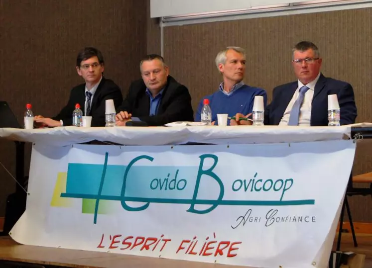 De droite à gauche, Jean-Luc Desnoyer, président de Covido-Bovicoop, Jean-Yves Besse, directeur et Philipe Dumas, président de Sicarev ont fait le point sur la campagne 2015.