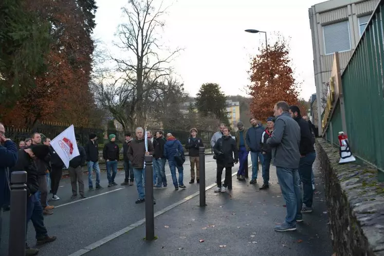 Une centaine d'agriculteurs ont répondu présents à l'appel à mobilisation de la FDSEA et de JA 23.