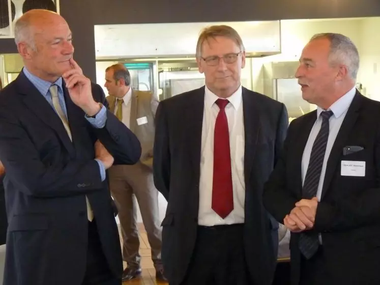 De gauche à droite Alain Rousset, Gérard Vandenbroucke (président de la Région Limousin) et Dominique Graciet (président de la CRA ALPC).