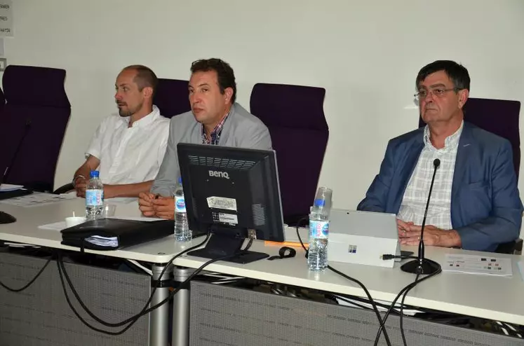 De g. à dr., Jérôme Bagnol (trésorier), Jean-Yves Debrosse (président) et Philippe Bouillaud (directeur) ont présenté respectivement les comptes, le projet et l’activité.