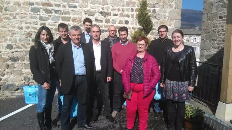 Les producteurs du Massif central étaient présents dans le Rhône, ici aux côtés du président de la FNPL, Thierry Roquefeuil et du secrétaire général André Bonnard.