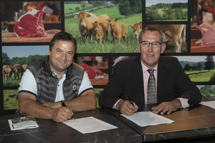 À gauche, Michel Queille, président de l'Association du veau sous la mère et à droite Jean-Pierre Bonnet, président de Limousin Promotion.