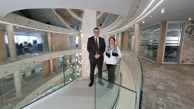 Frédéric Baraut et Chantal Debost, respectivement directeur général et présidente du Crédit Agricole Centre France, dans les locaux du siège.