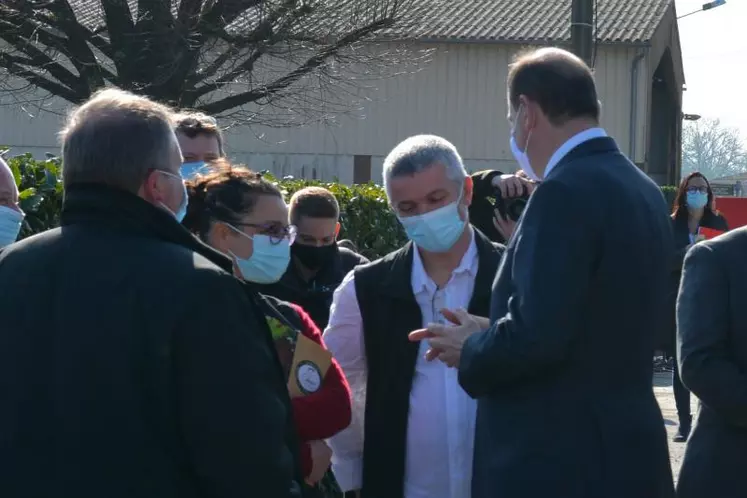 Dès leur venue en Creuse en mars 2021, le premier ministre Jean Castex et le ministre de l’Agriculture Julien Denormandie ont fortement encouragé les éleveurs à s’engager dans la contractualisation prévue dans la loi Egalim 2.