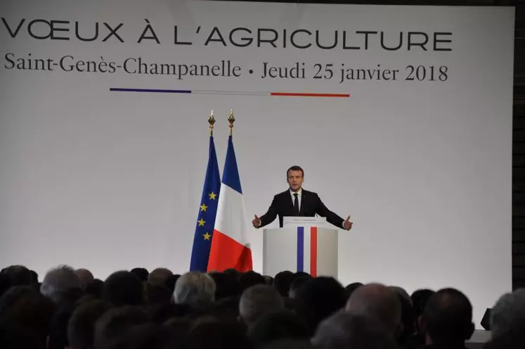 Après avoir déjeuné au Gaec des Violettes à Aurières, spécialisé dans la fabrication de saint-nectaire AOP, le chef de l’État a prononcé son discours à Saint-Genès-Champanelle.