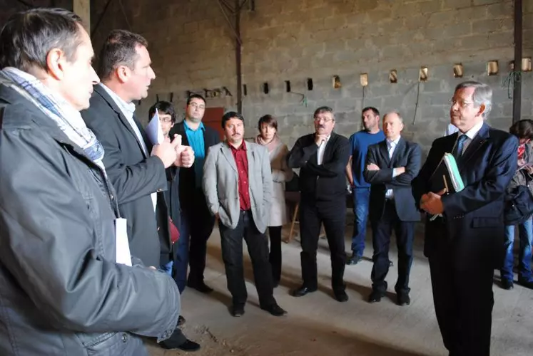 Lors de la visite, le président de la FRSEA Limousin Daniel a détaillé les principaux sujets de préoccupation des agriculteurs.