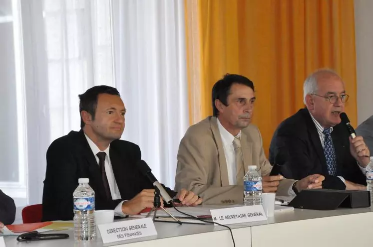 De gauche à droite : Philippe Nucho, secrétaire général de la Préfecture de la Creuse, Jean-Philippe Viollet, président de la Chambre d’Agriculture, et Gilles Pivette, directeur de la Chambre d’Agriculture.